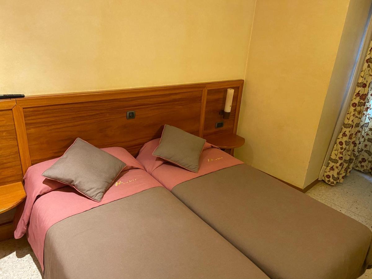 Hostal Montana Alins Exterior foto