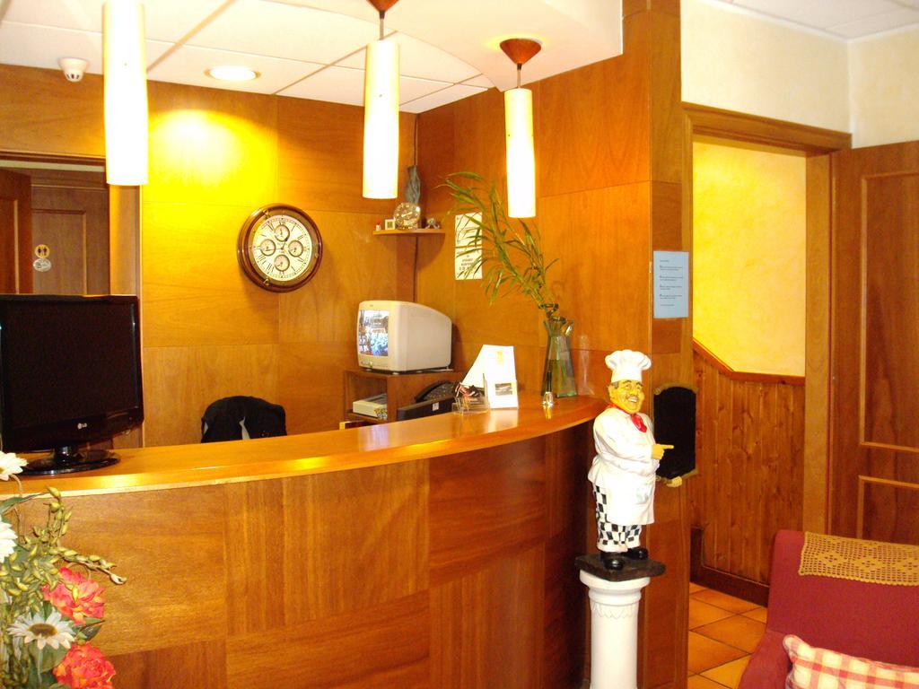 Hostal Montana Alins Exterior foto